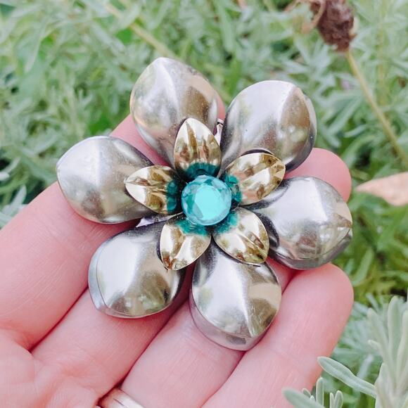 VTG Mid Century Brooch Aqua Rhinestone Layered Floral 1950s Silver Tone Pin - Picture 2 of 9